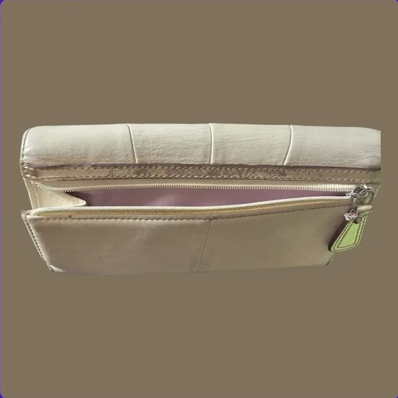 Elegant Coach Wallet~ Cream Wallet, Buckle Design~EUC - Picture 5 of 9